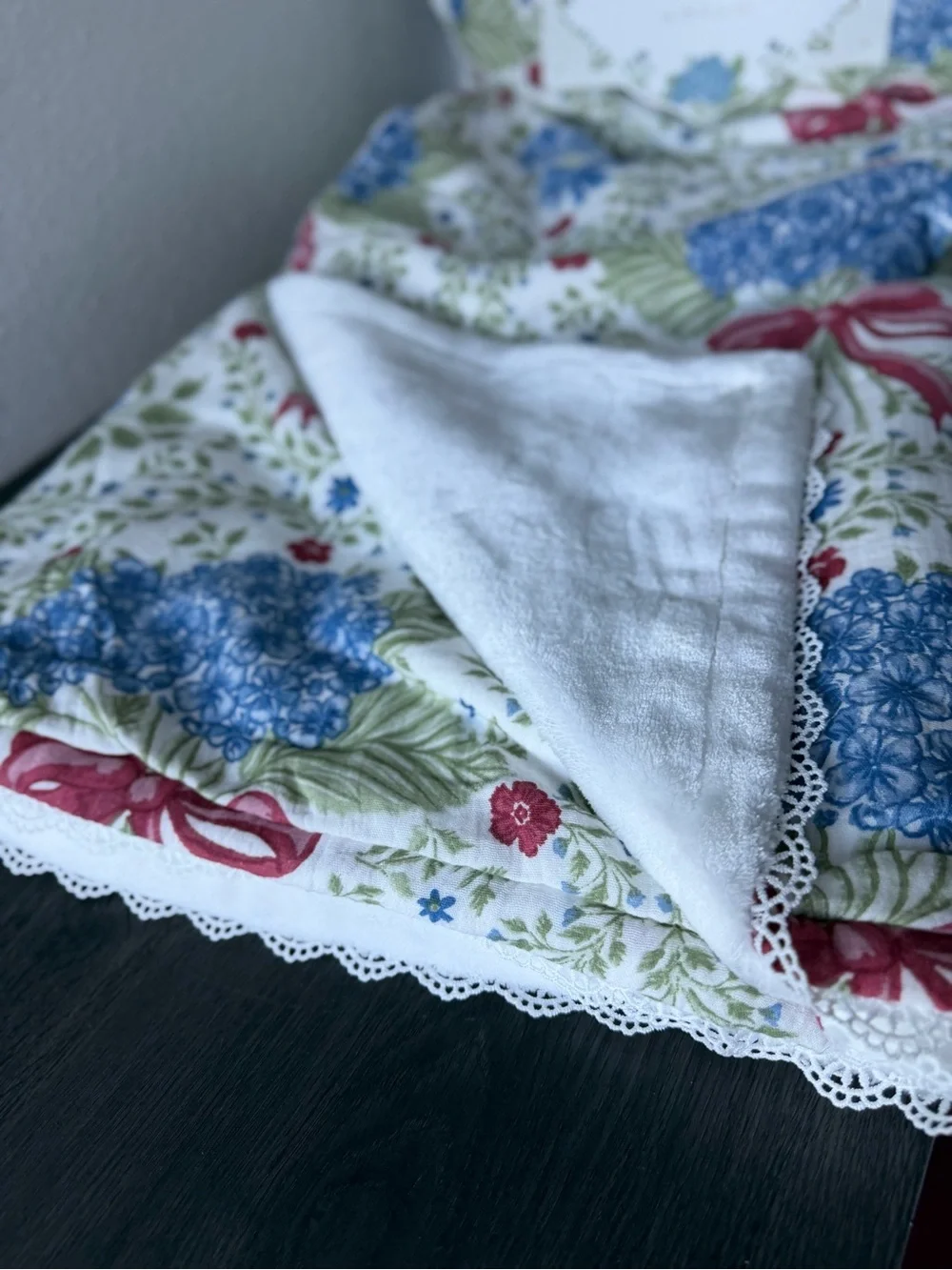 Envogue Reversible Cotton Gauze Throw Americana July Bows Floral Red White Blue